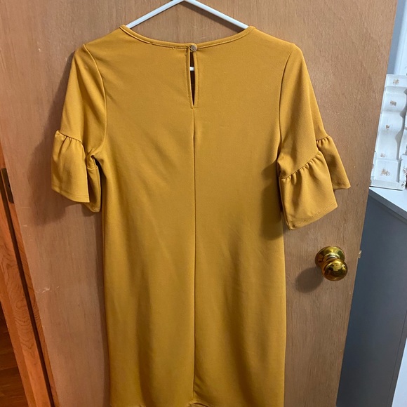 💛Mustard Ruffle Sleeve Dress Betsey’s Boutique - Picture 3 of 3
